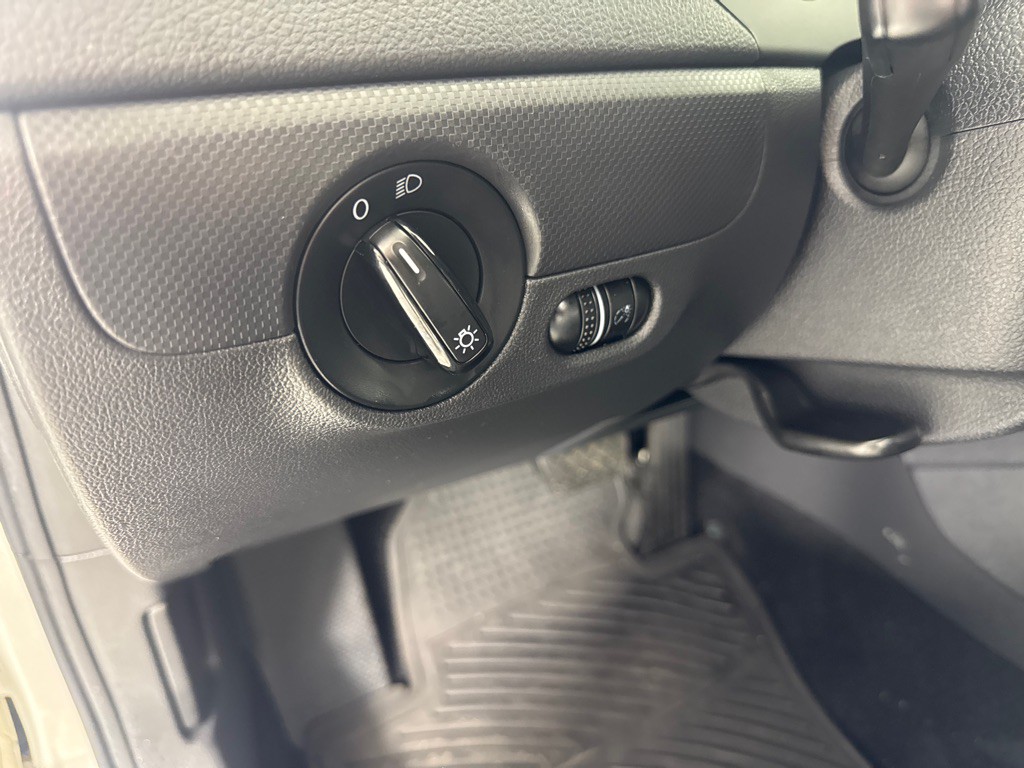 2012 Volkswagen Jetta Image 13