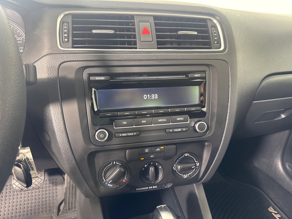 2012 Volkswagen Jetta Image 15