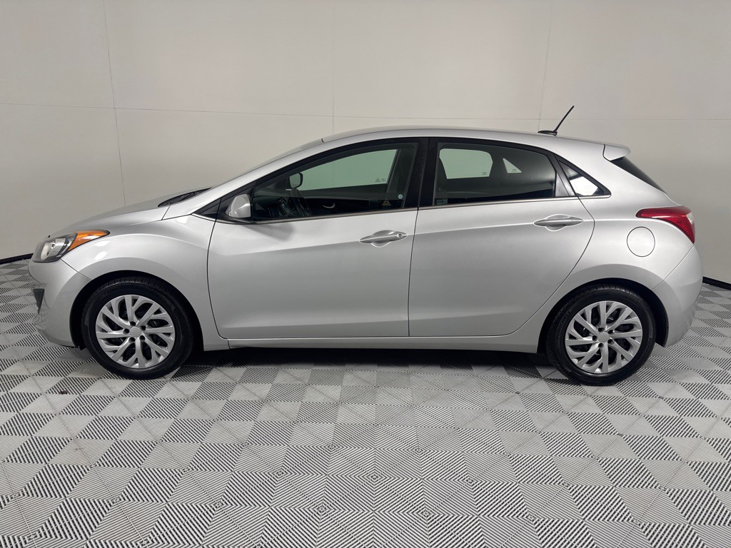 2017 Hyundai Elantra Image 5