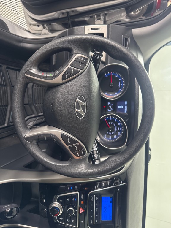 2017 Hyundai Elantra Image 13