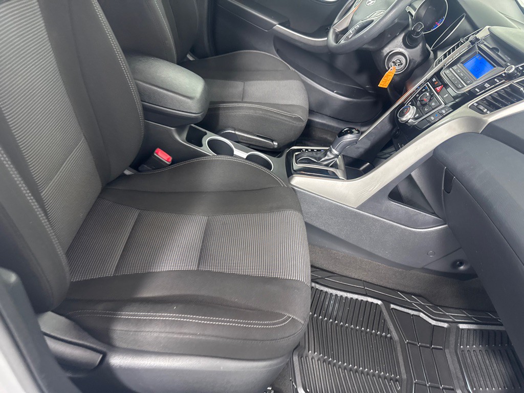 2017 Hyundai Elantra Image 20