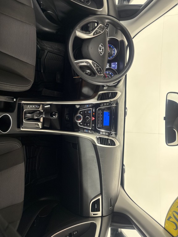 2017 Hyundai Elantra Image 22