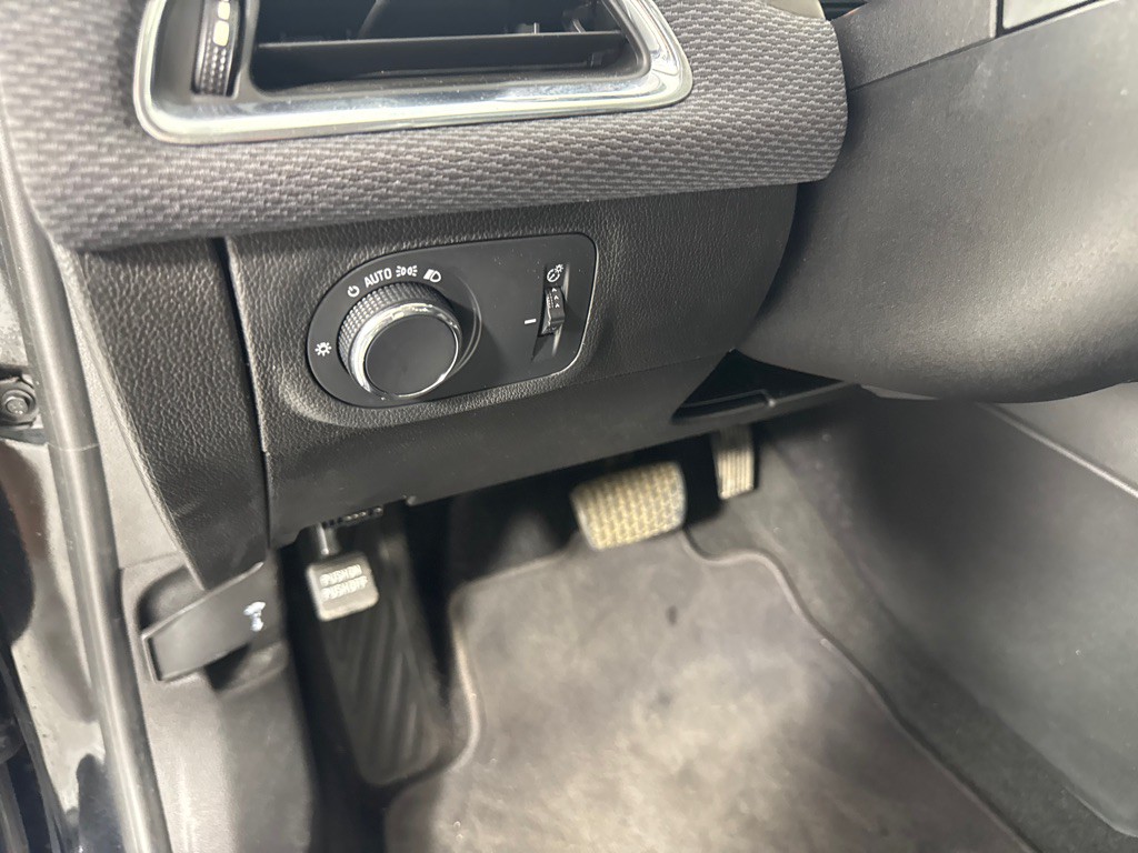 2018 Chevrolet Cruze Image 16