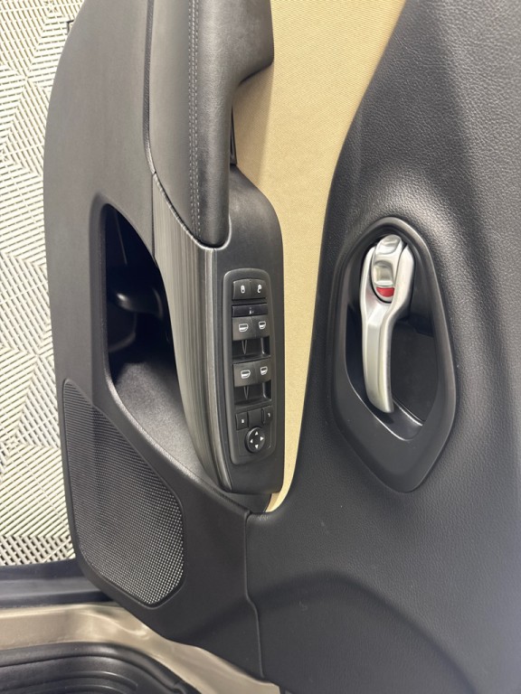 2016 Jeep Cherokee Image 10