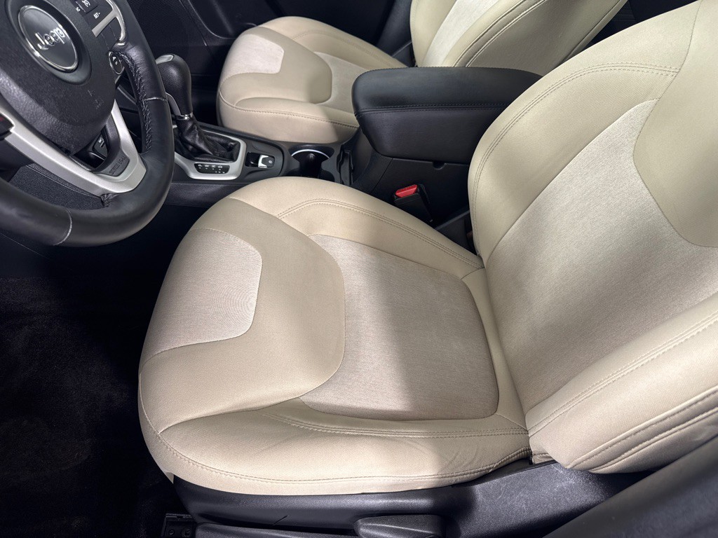 2016 Jeep Cherokee Image 11
