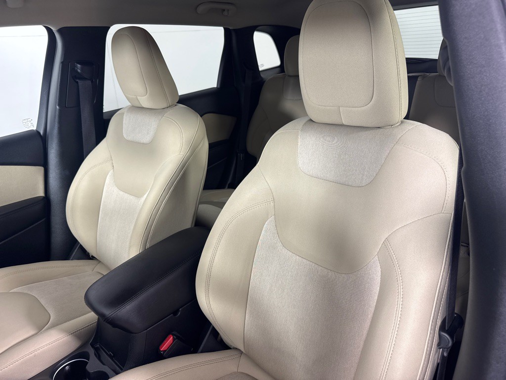 2016 Jeep Cherokee Image 12