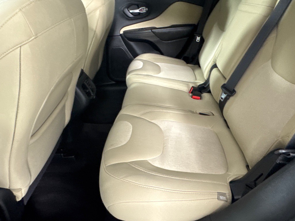 2016 Jeep Cherokee Image 19