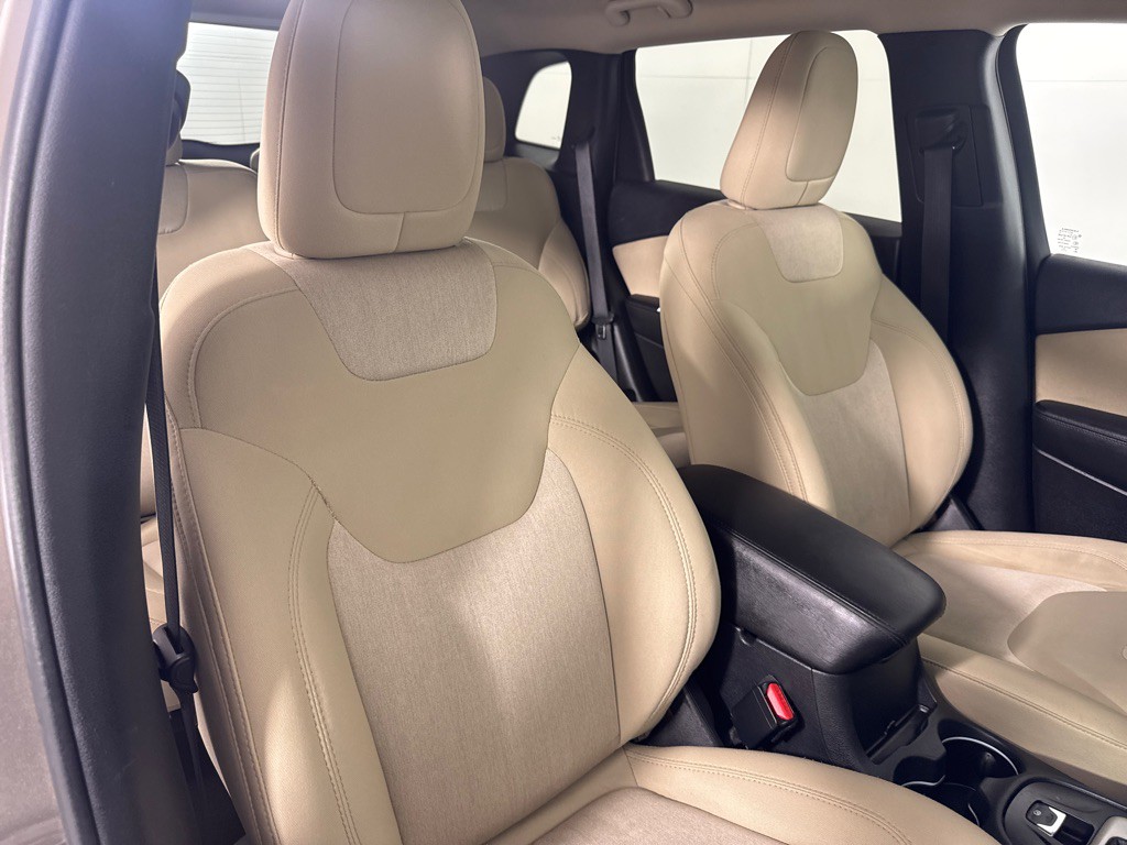 2016 Jeep Cherokee Image 25