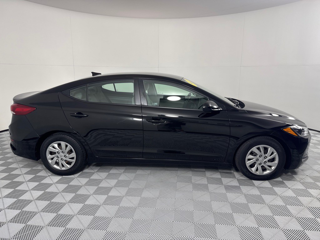 2017 Hyundai Elantra Image 4