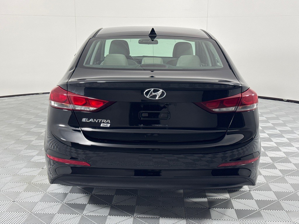 2017 Hyundai Elantra Image 5