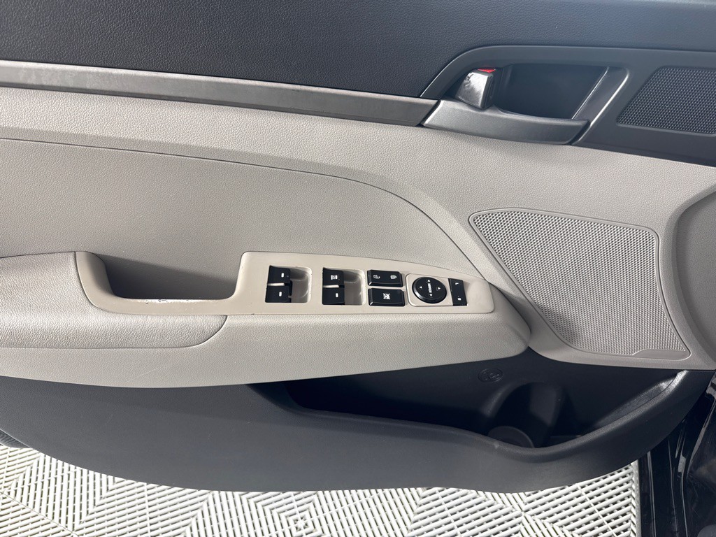 2017 Hyundai Elantra Image 12