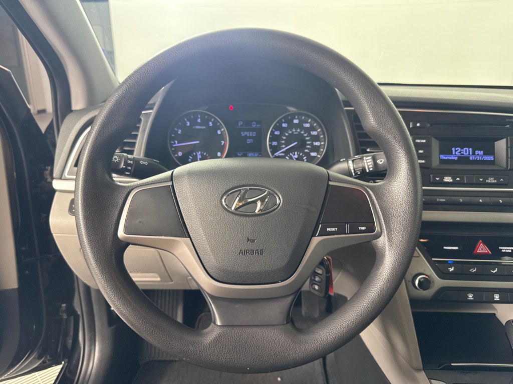 2017 Hyundai Elantra Image 16