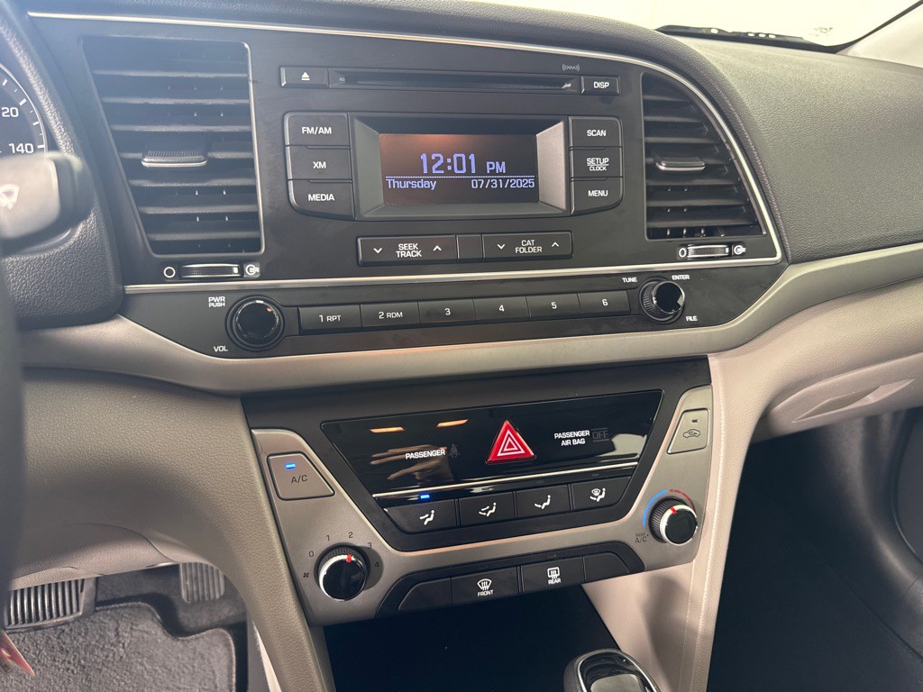 2017 Hyundai Elantra Image 17