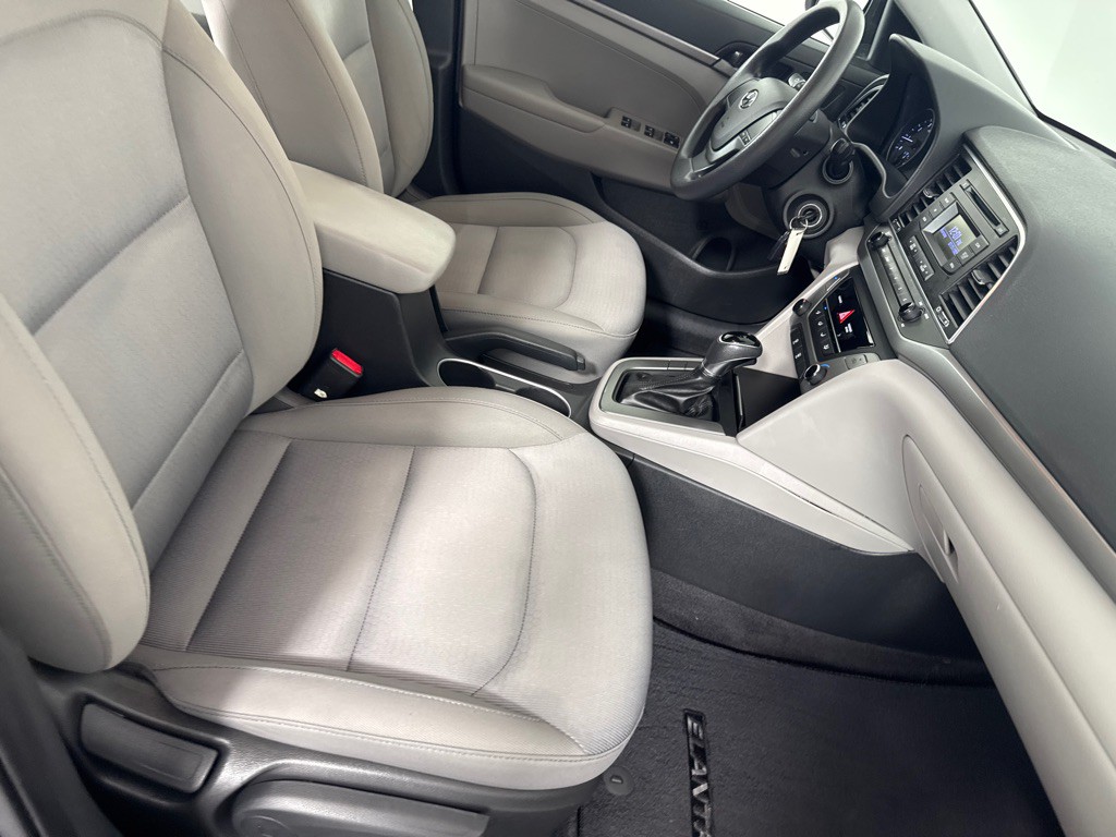 2017 Hyundai Elantra Image 23