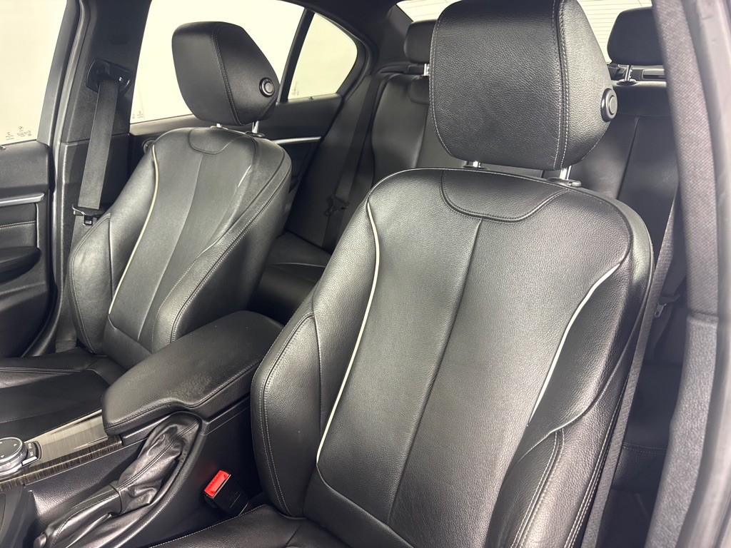 2016 BMW 3 Series Image 12
