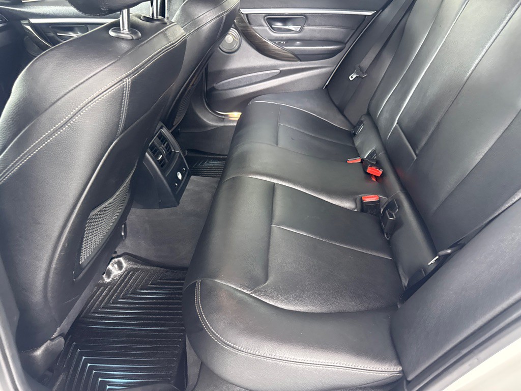 2016 BMW 3 Series Image 20