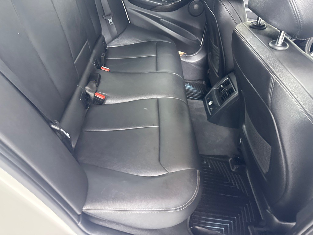 2016 BMW 3 Series Image 22