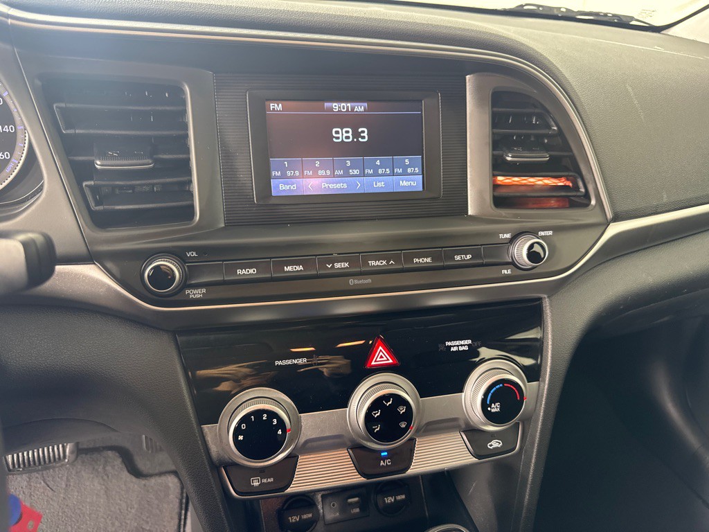 2019 Hyundai Elantra Image 17