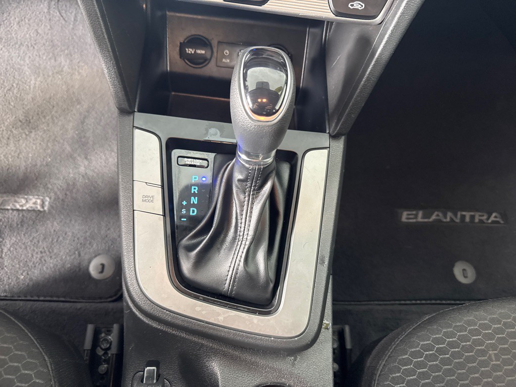 2019 Hyundai Elantra Image 19