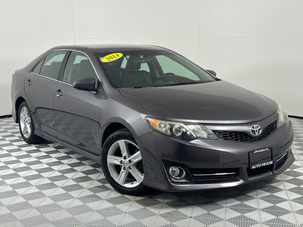 2014 Toyota Camry Image 2