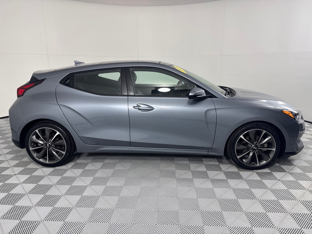 2019 Hyundai Veloster Image 4