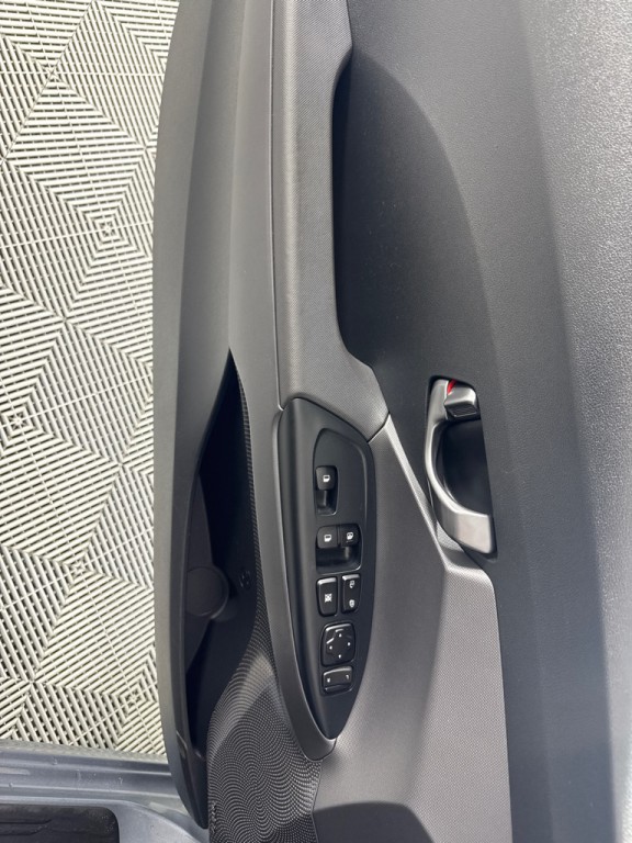 2019 Hyundai Veloster Image 8
