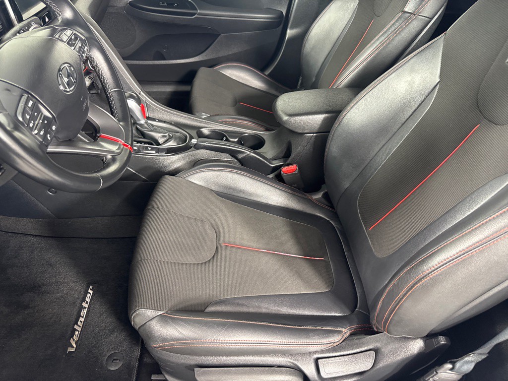 2019 Hyundai Veloster Image 9