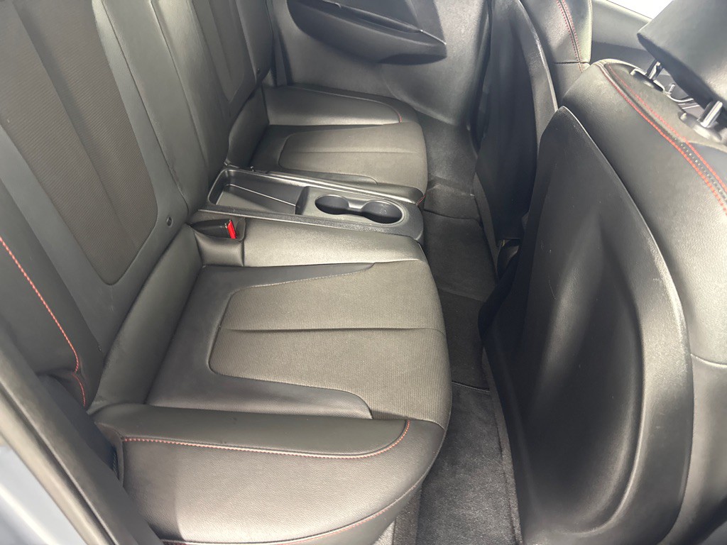 2019 Hyundai Veloster Image 18