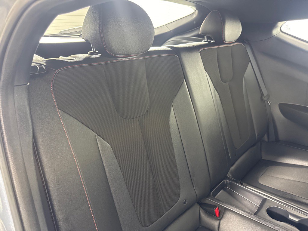 2019 Hyundai Veloster Image 19