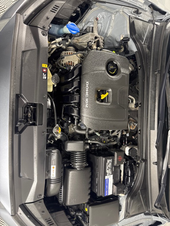 2019 Hyundai Veloster Image 23
