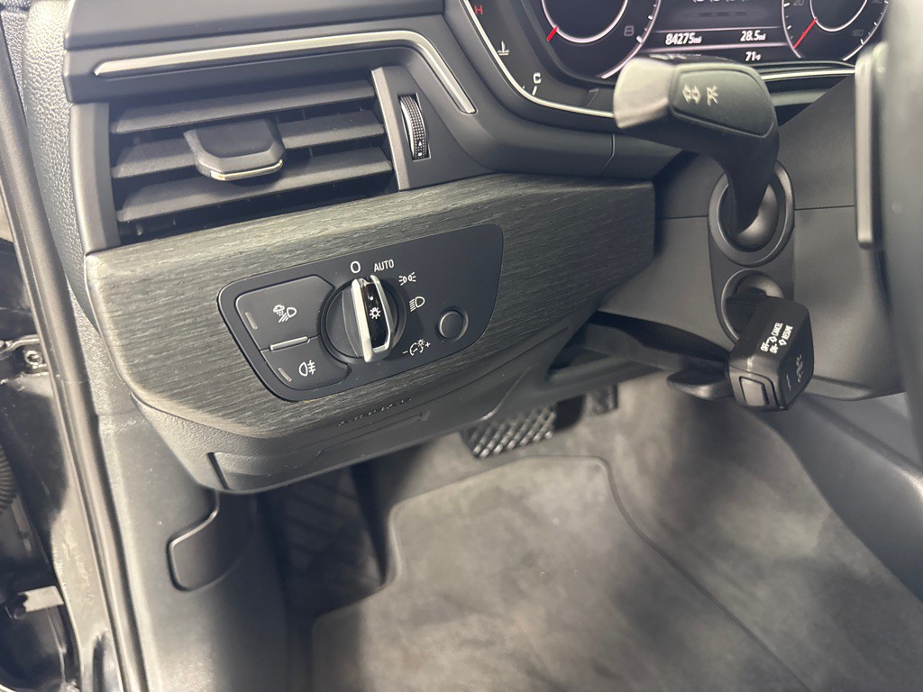 2017 Audi A4 Image 17