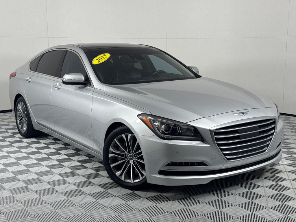 2015 Hyundai Genesis Image 2