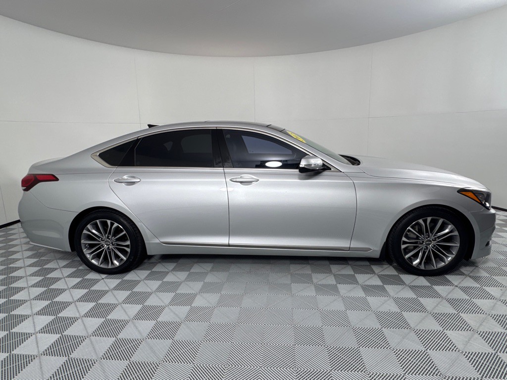 2015 Hyundai Genesis Image 4