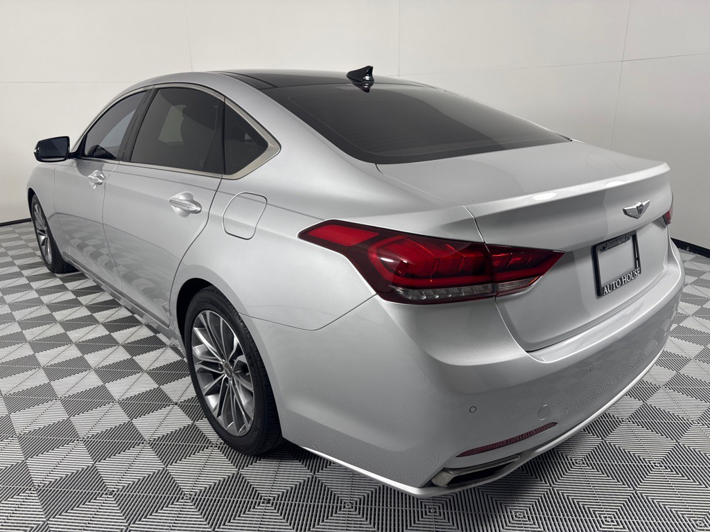 2015 Hyundai Genesis Image 8