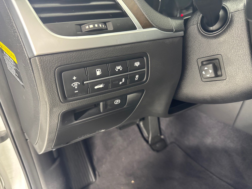 2015 Hyundai Genesis Image 16