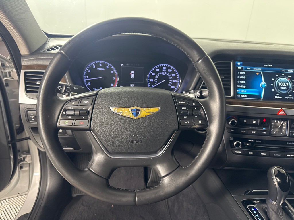 2015 Hyundai Genesis Image 17