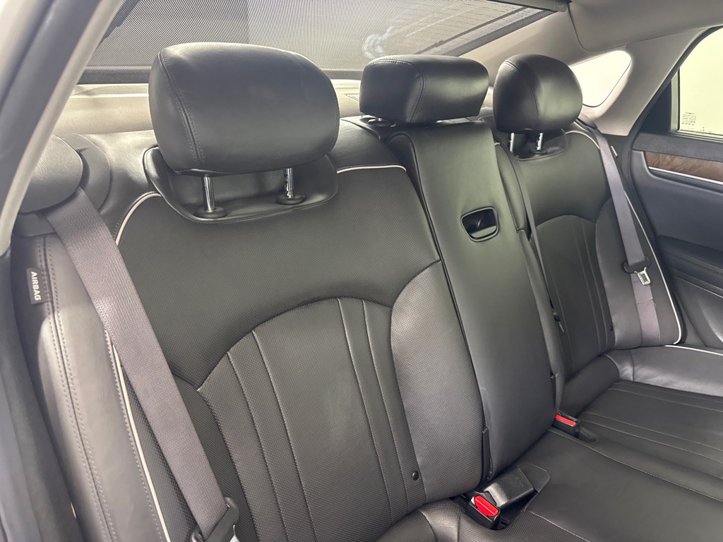 2015 Hyundai Genesis Image 24