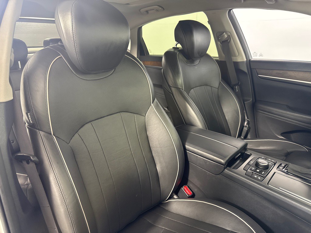 2015 Hyundai Genesis Image 26