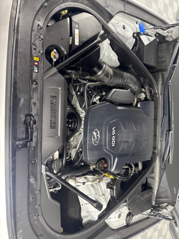 2015 Hyundai Genesis Image 28