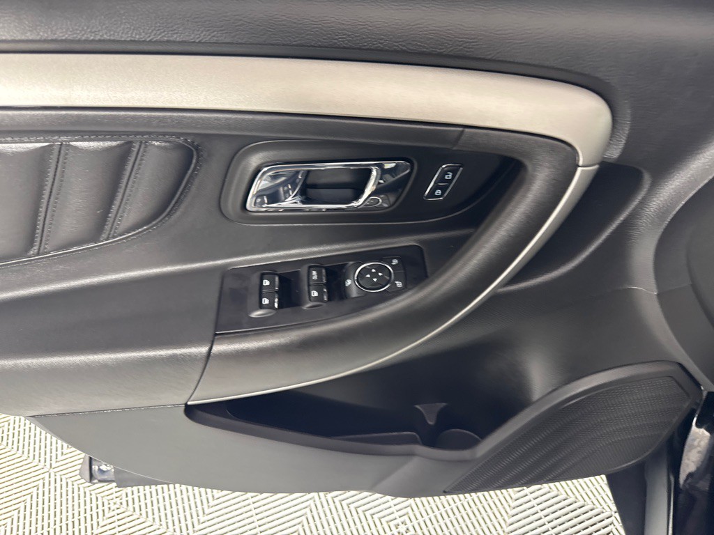 2018 Ford Taurus Image 9