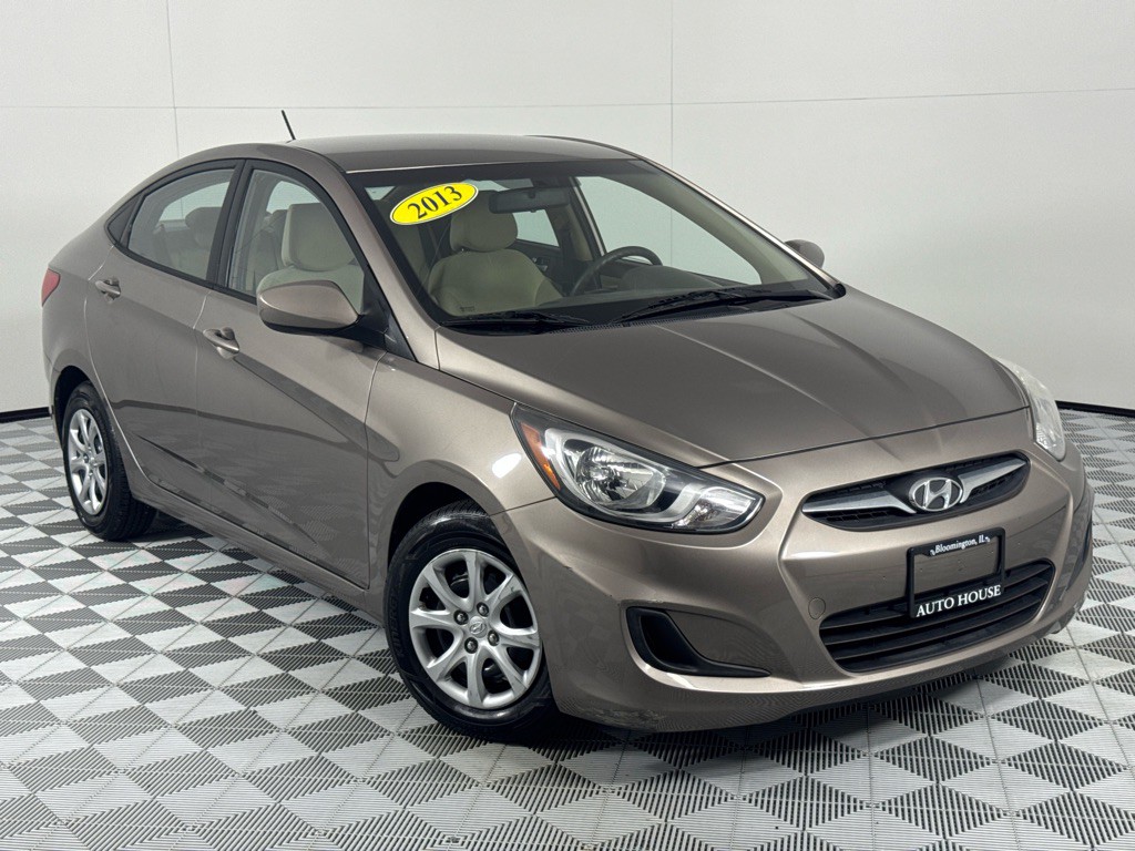 2013 Hyundai Accent Image 2