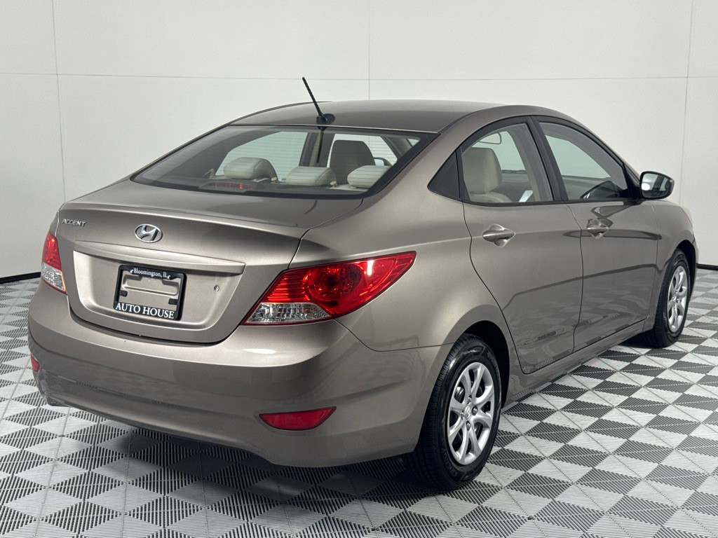 2013 Hyundai Accent Image 5