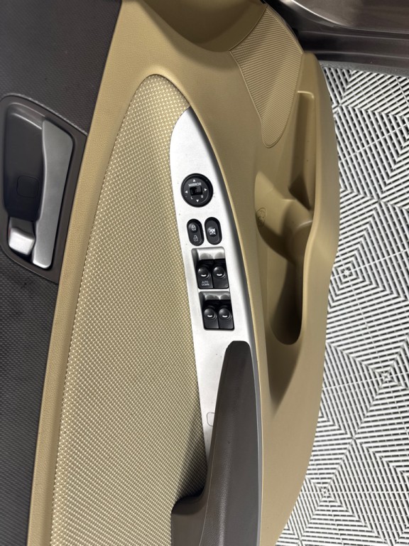 2013 Hyundai Accent Image 8