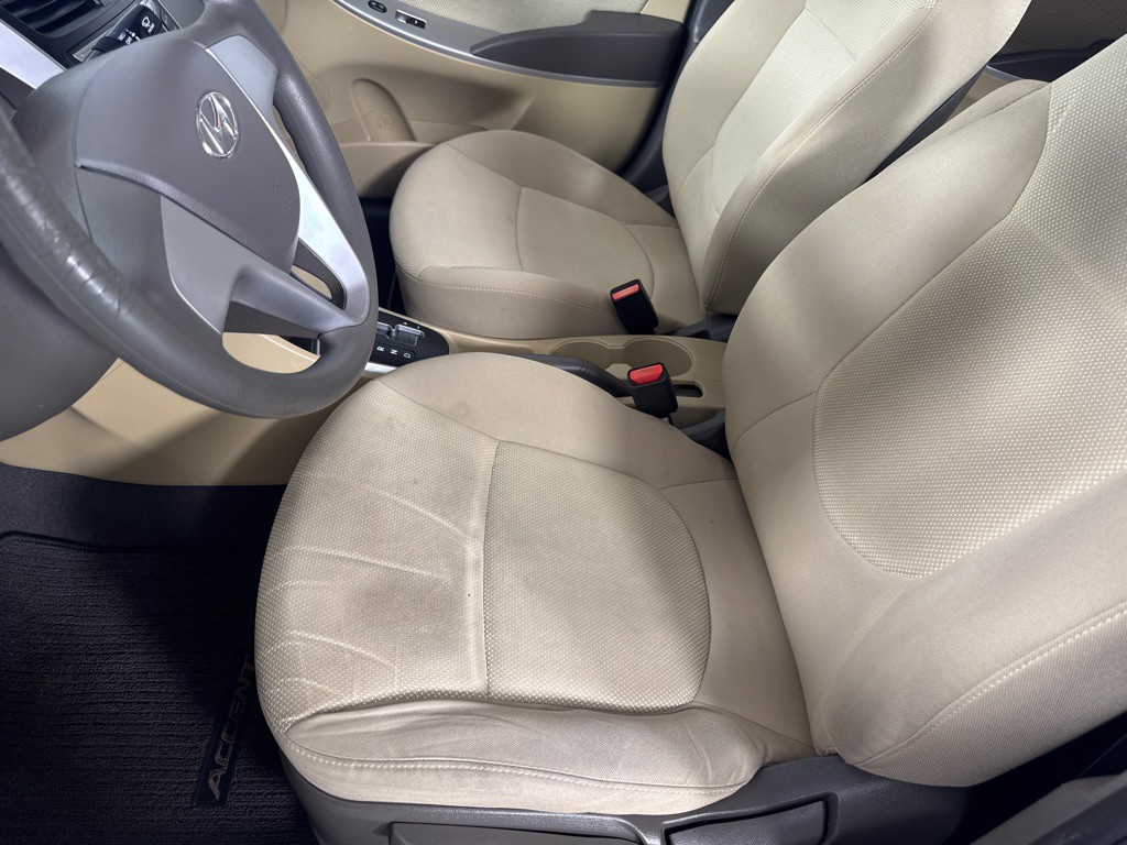 2013 Hyundai Accent Image 9