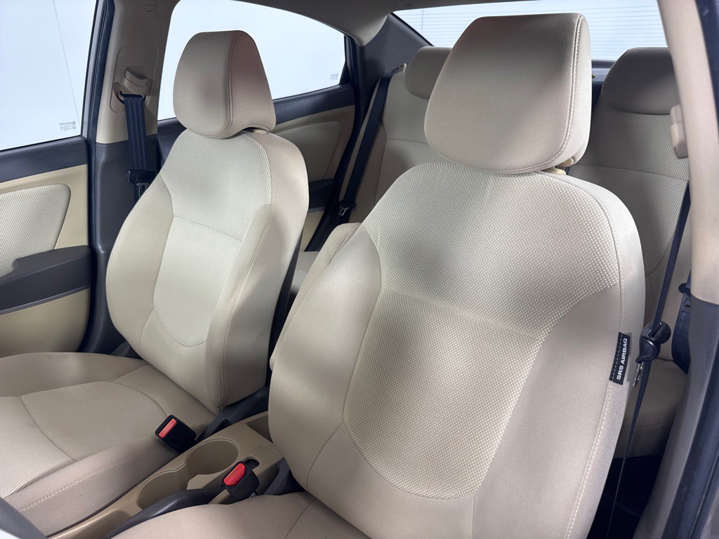 2013 Hyundai Accent Image 10
