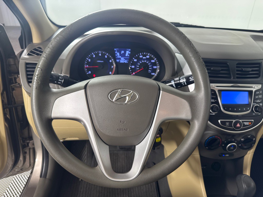 2013 Hyundai Accent Image 12