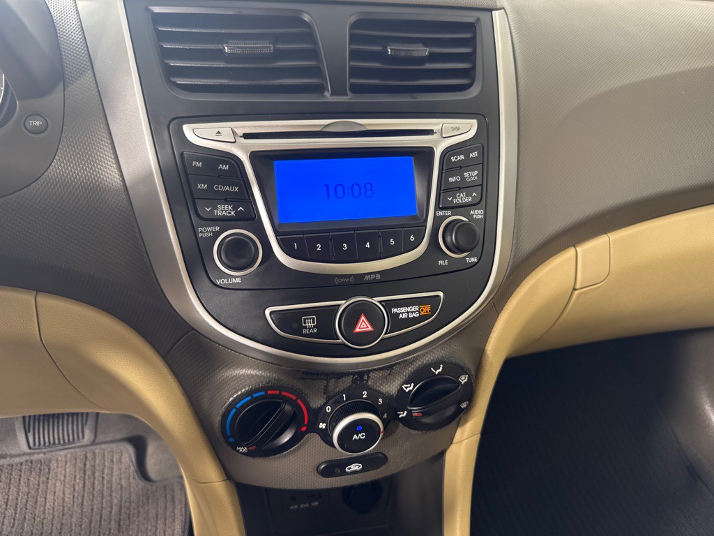 2013 Hyundai Accent Image 13