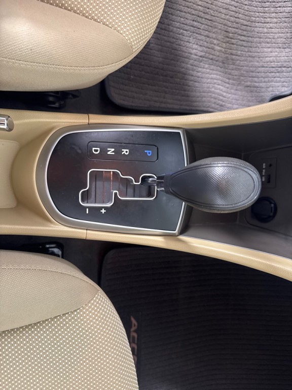 2013 Hyundai Accent Image 14
