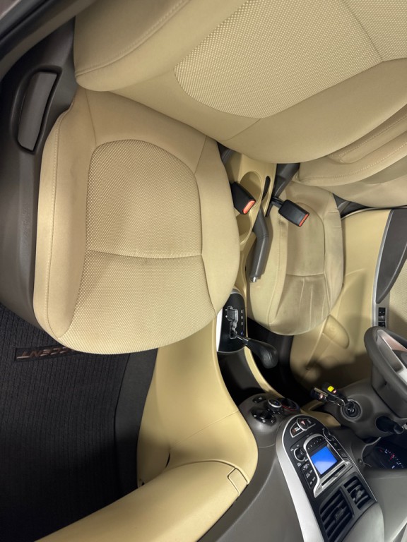 2013 Hyundai Accent Image 19