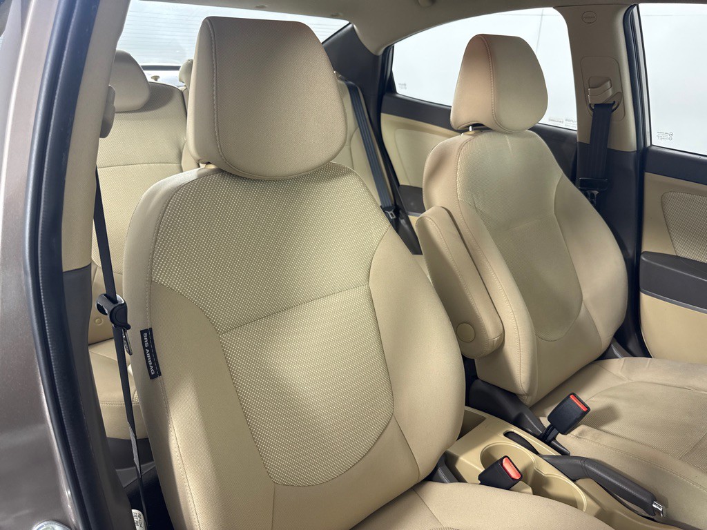 2013 Hyundai Accent Image 20